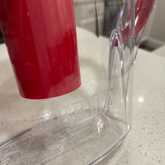 Brita Water Filtration Pitcher Red Modelo OB21/OB03 Gently used - Picture 2 of 13